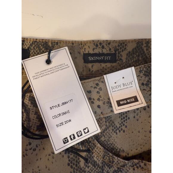 Judy Blue 20W NWT Snakeskin Skinny Jeans Mid Rise Stretchy Denim Plus Size - Picture 5 of 8